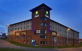 Holiday Inn Express London Luton Airport By Ihg